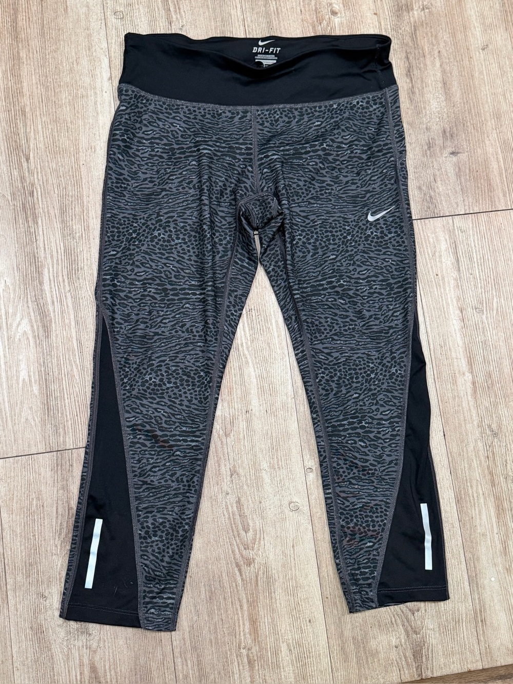 Nike cheetah Patterned Dri-FIT Capri leggings